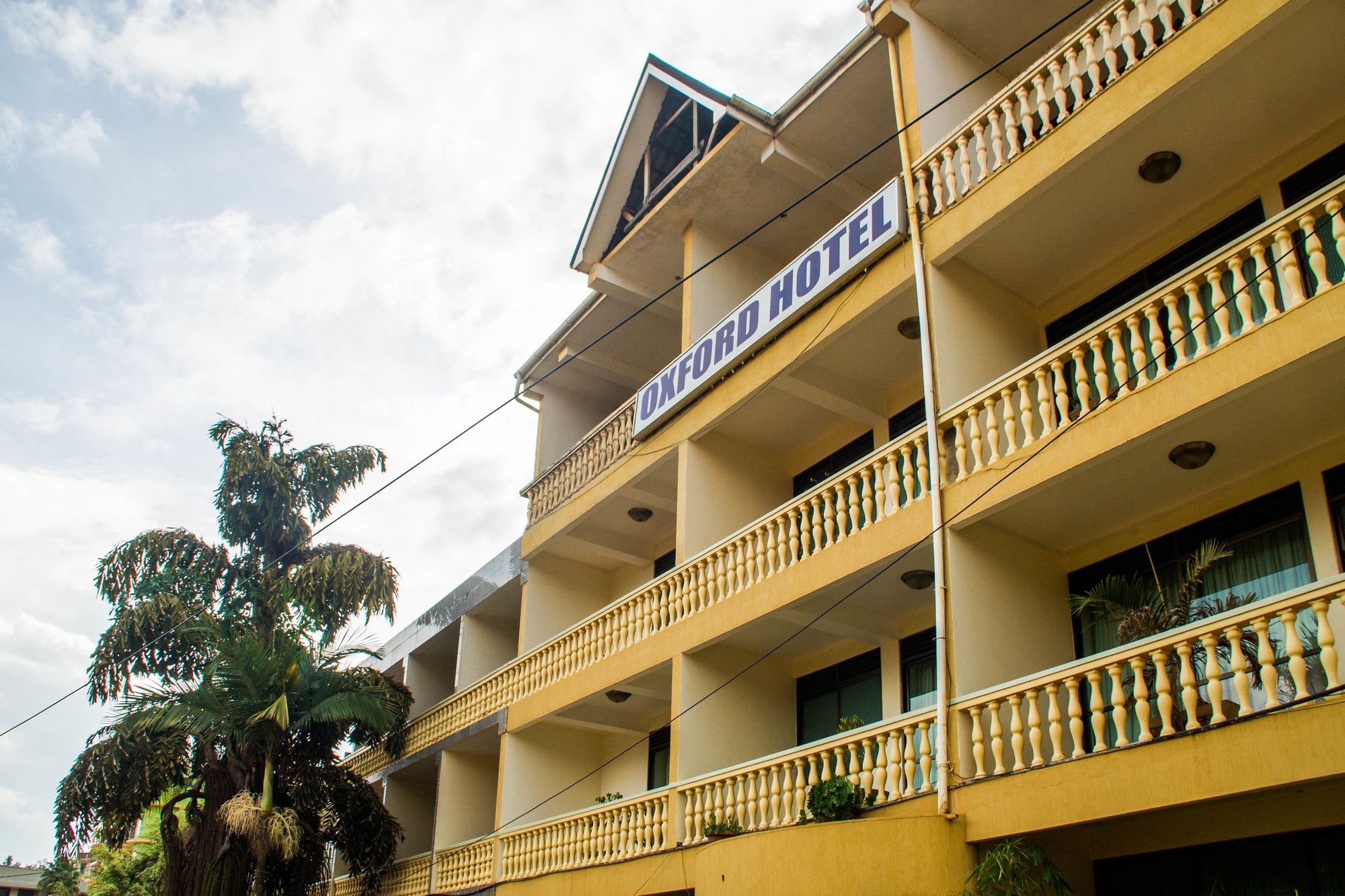 Фото Oxford Royal Hotel