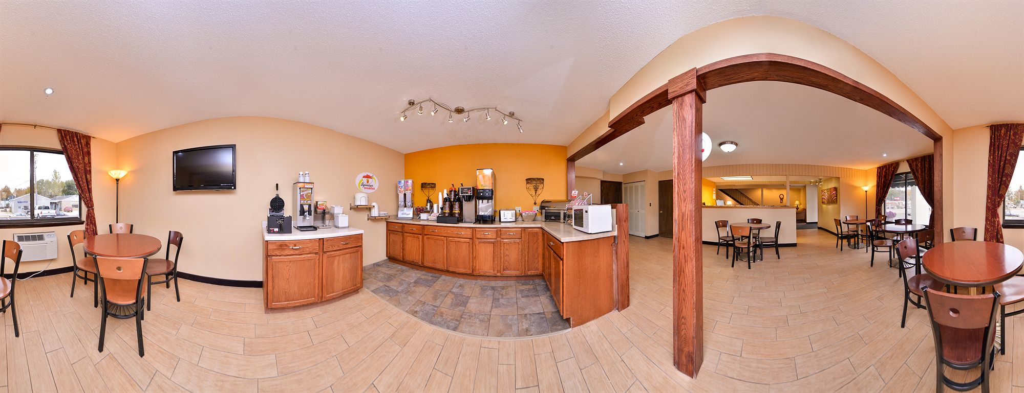 Фото Super 8 by Wyndham Rochester Mayo Clinic Area