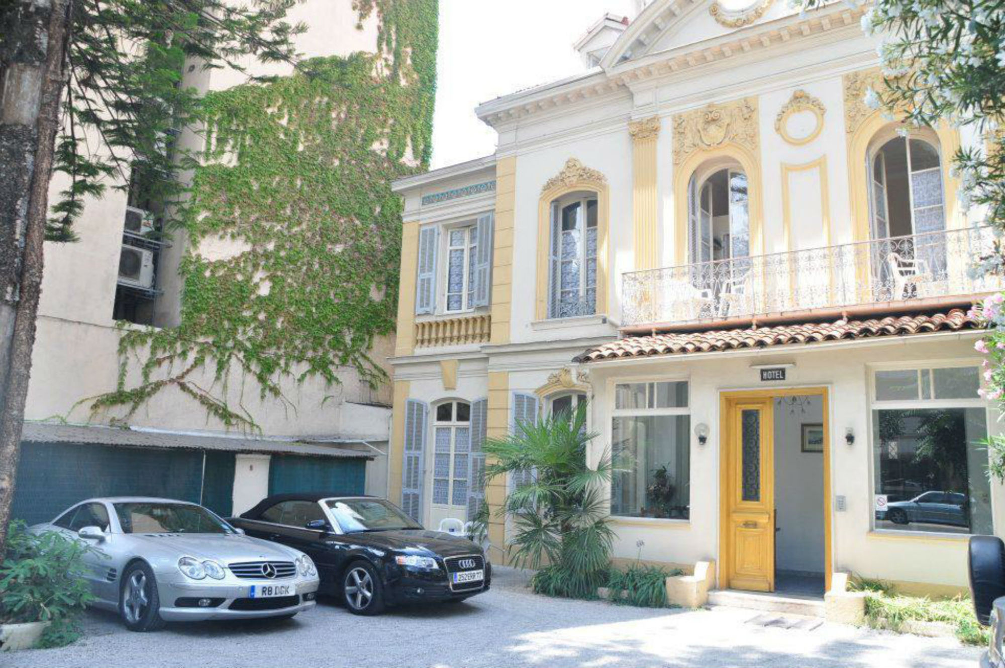 Фото отеля 1