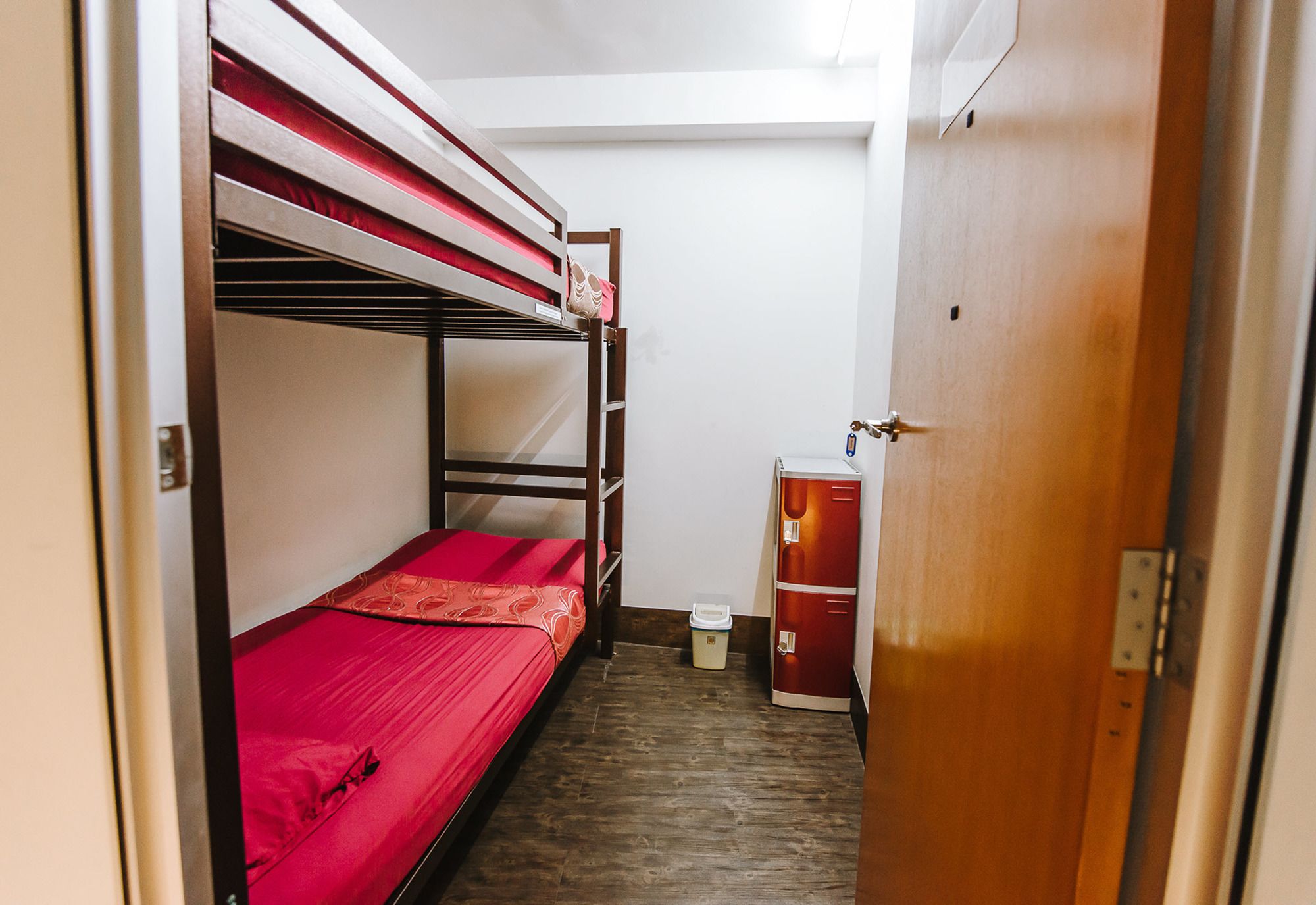 Фото Step Inn Too - Hostel