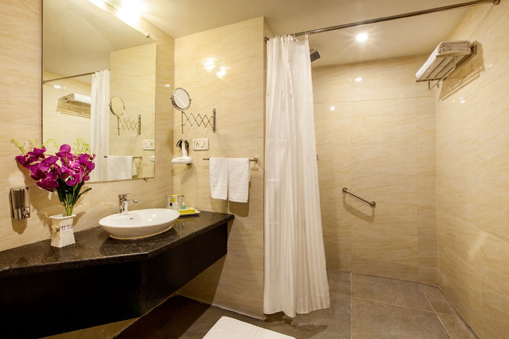 Фото Sterling Nainital