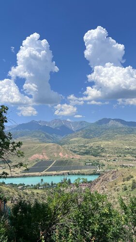 Ikki kishi bir-birini onanizm bilan shugullanadi