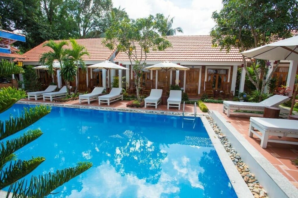 Фото Little Garden Bungalow