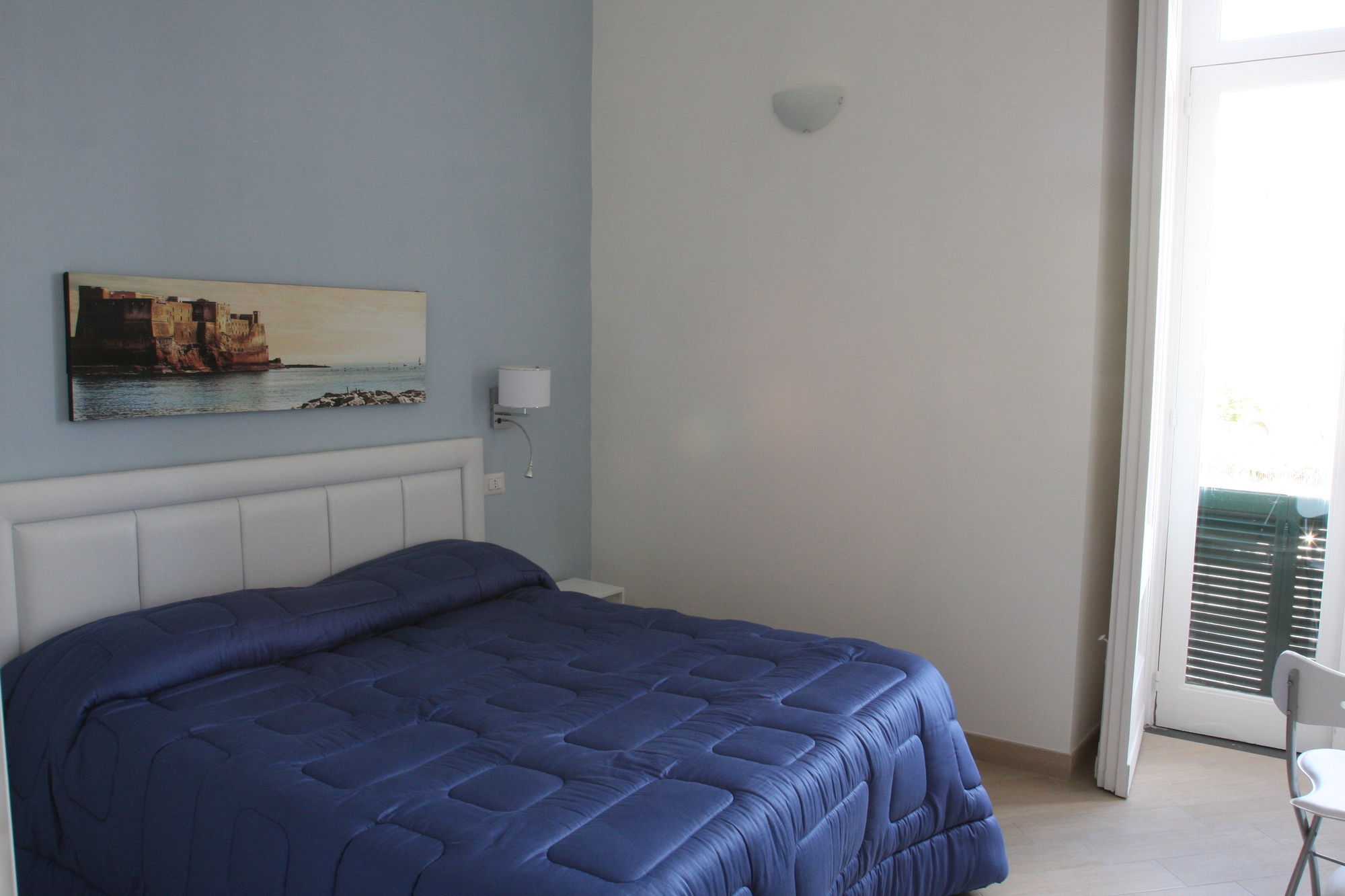 Фото Base Napoli B&b