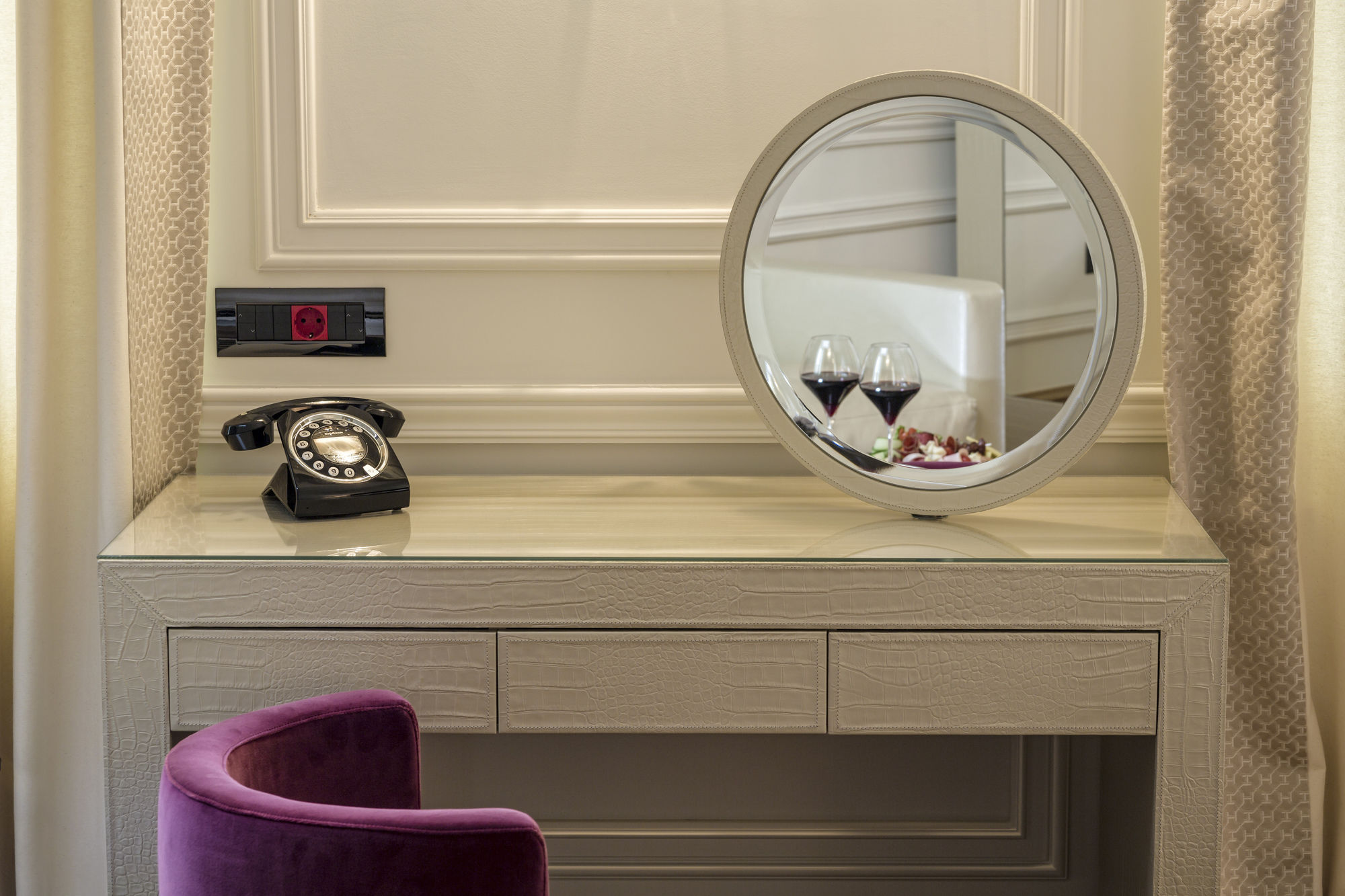 Фото 3Sixty Hotel & Suites