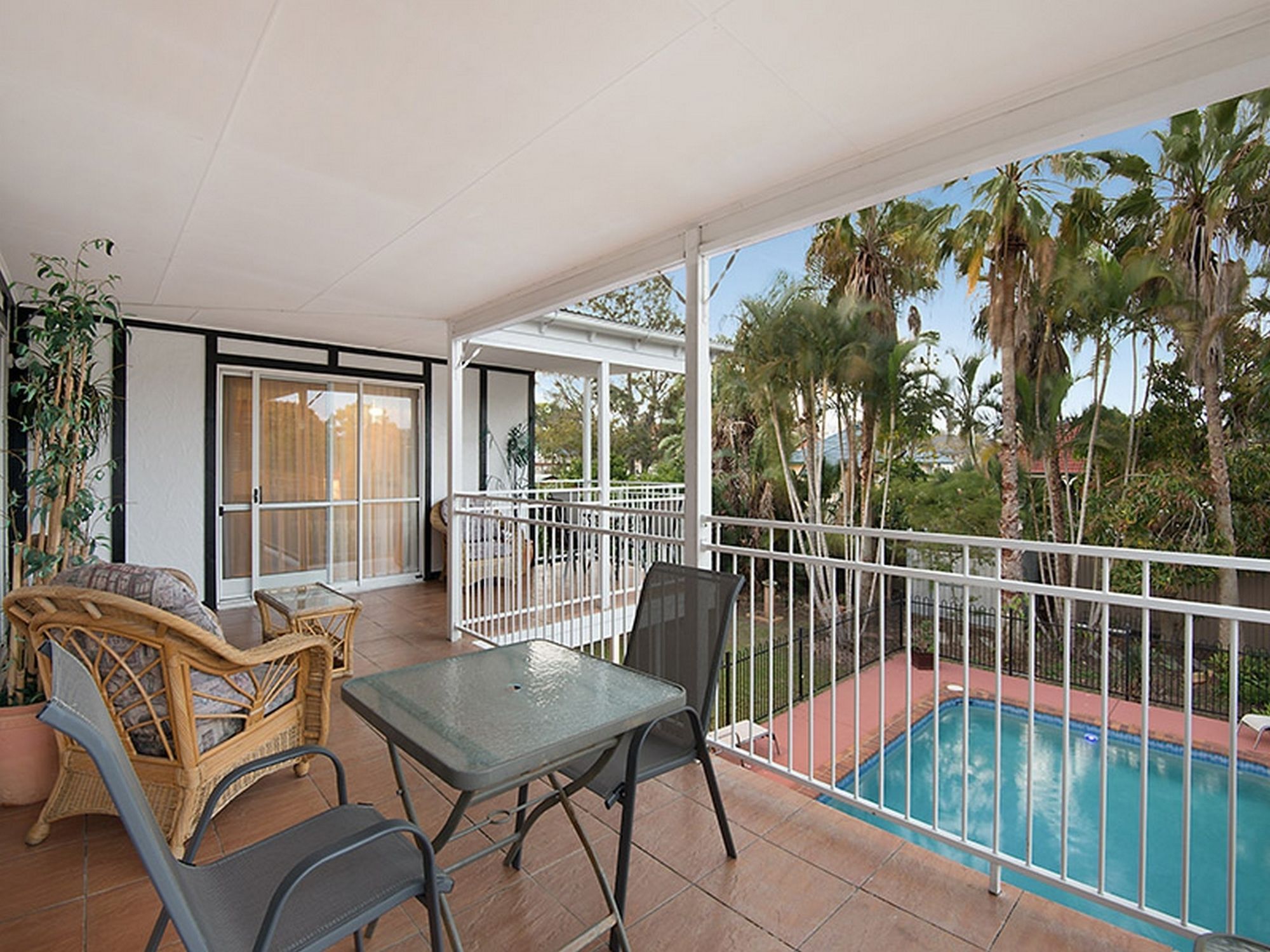 Фото Ainslie Manor B&b