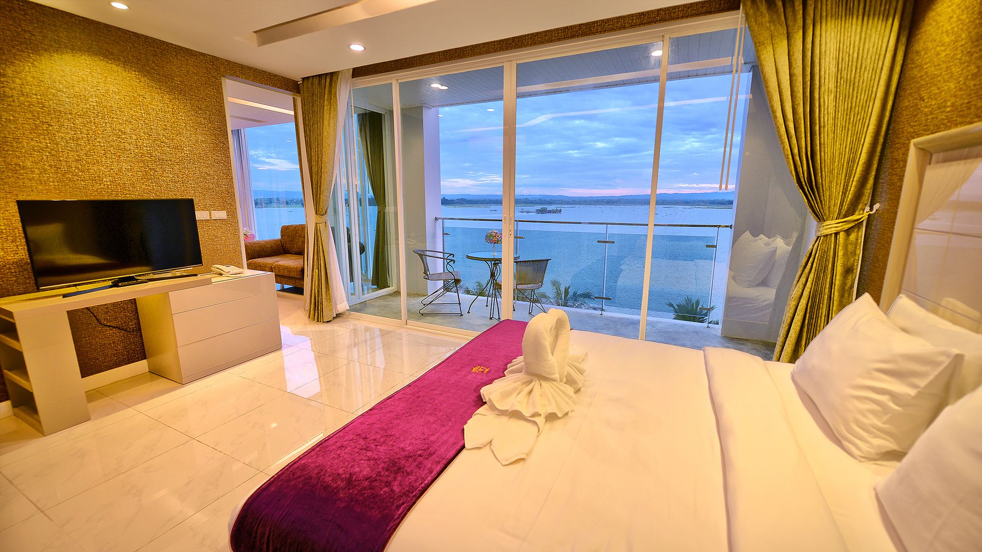 Фото Phuglong Hotel