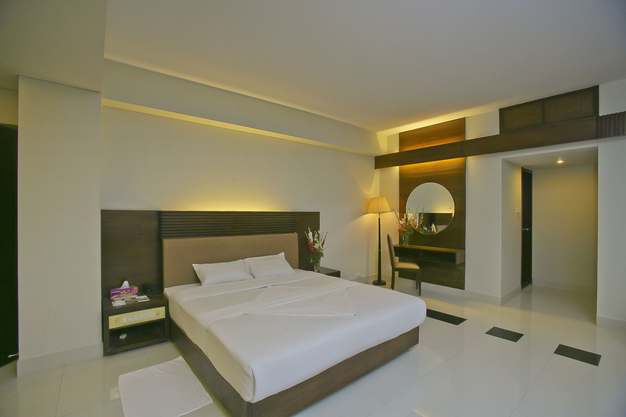 Фото Hotel Nirvana Inn