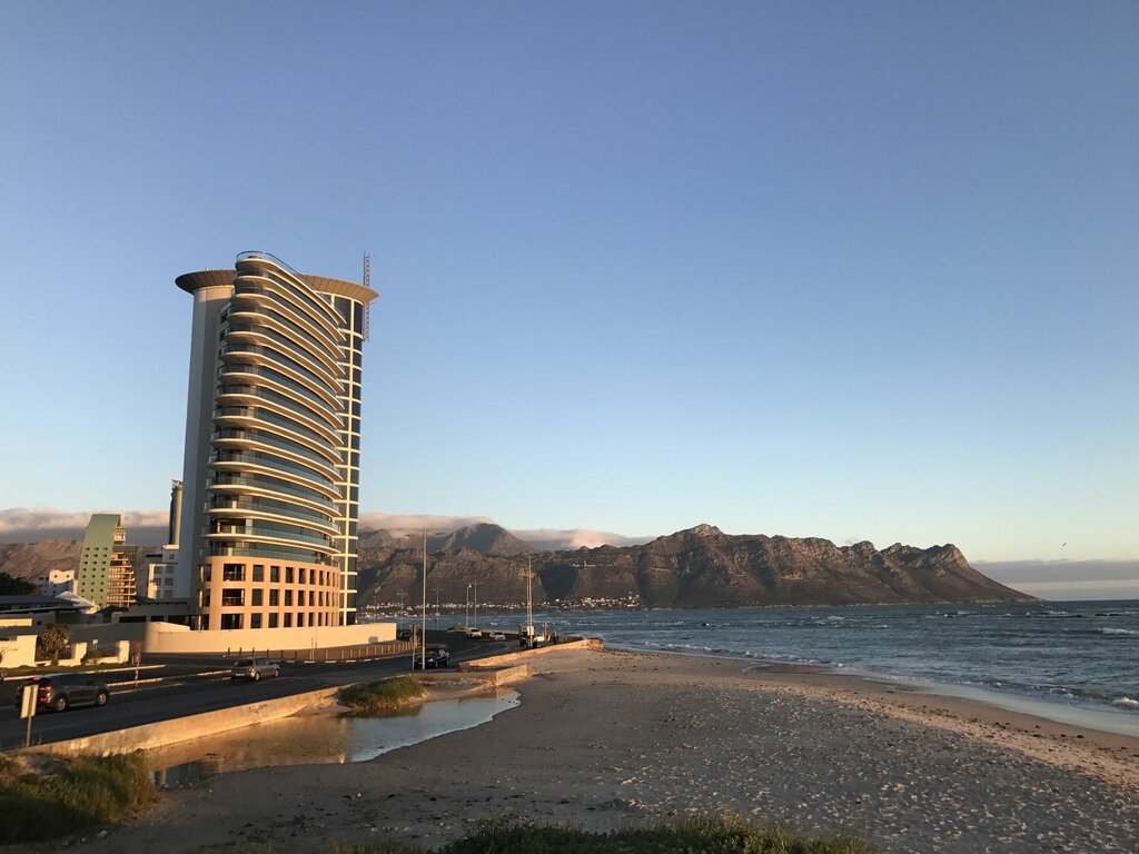Apartments Loddeys Ocean View Apartments, Capetown, photo