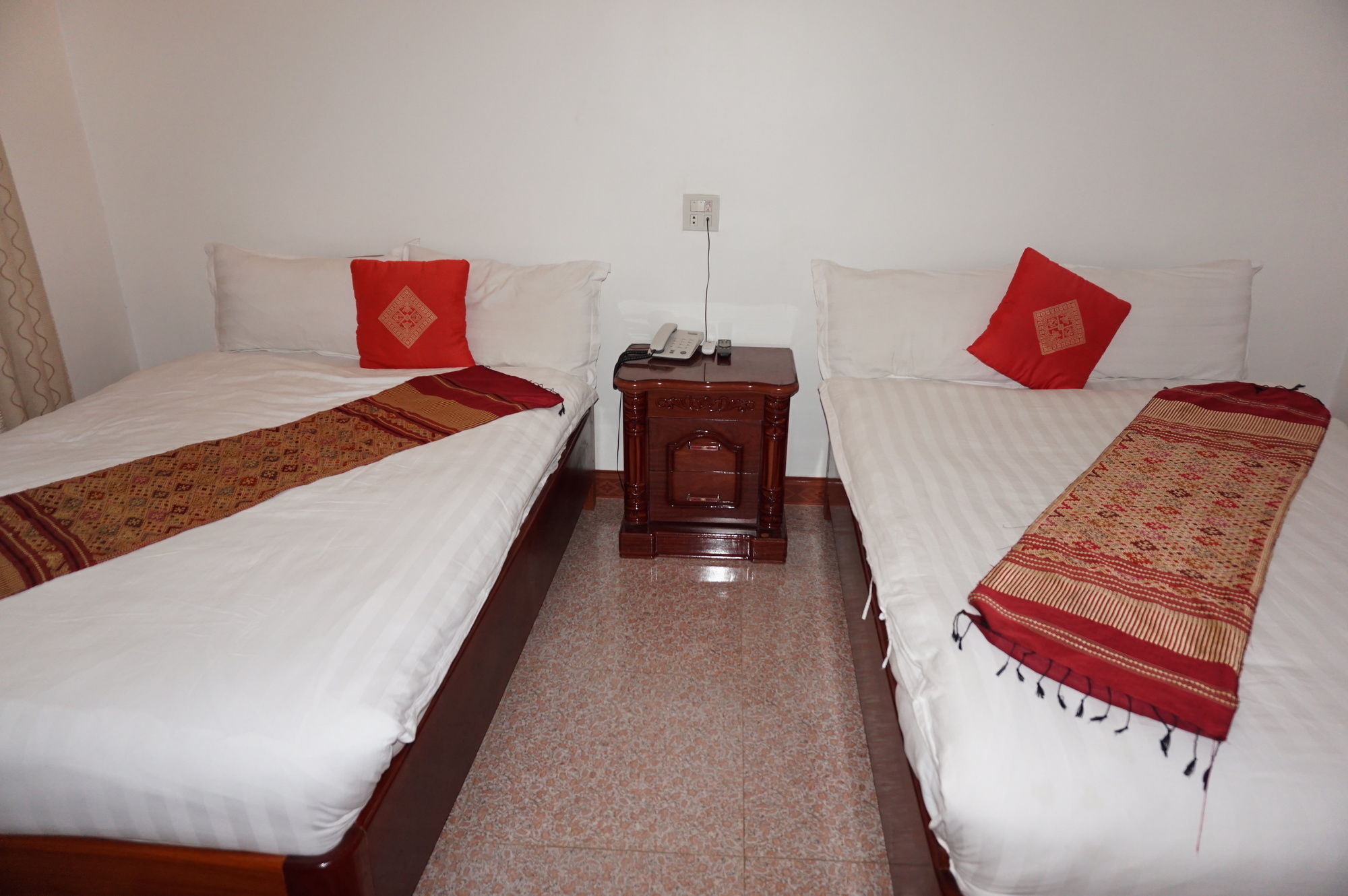 Фото Mittaphap Hotel II