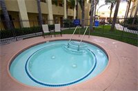 Фото Hotel d’Lins Ontario Airport