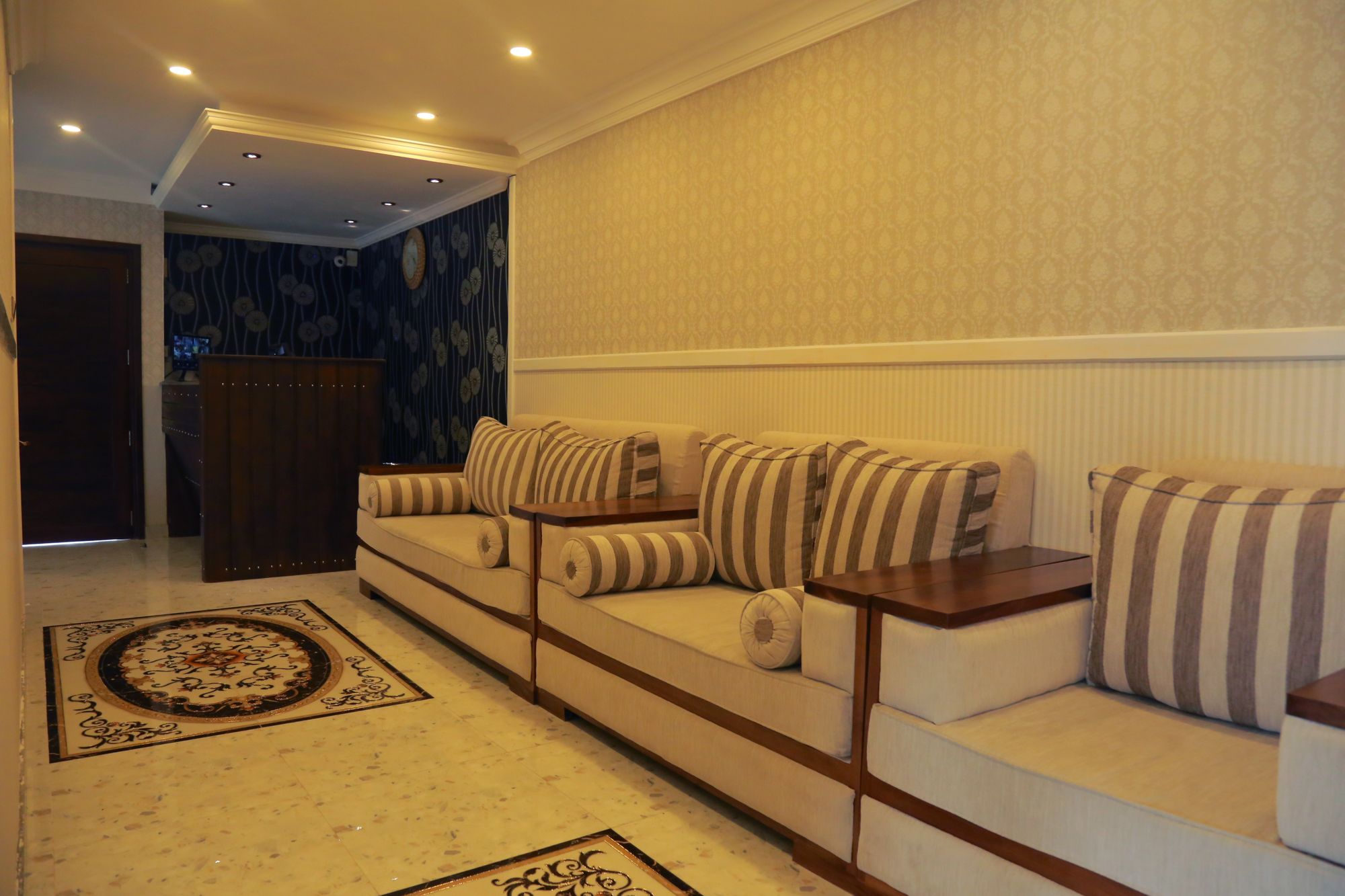 Фото Galaxy Grand Hotel