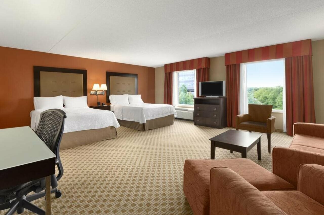 Фото Hampton Inn & Suites Herndon-Reston