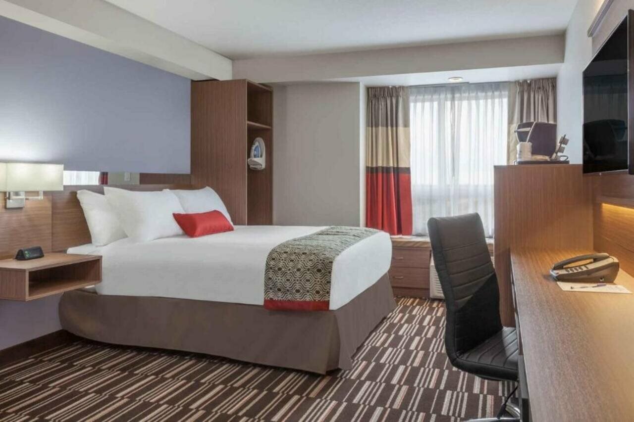 Фото Microtel Inn & Suites by Wyndham Fort Mcmurray