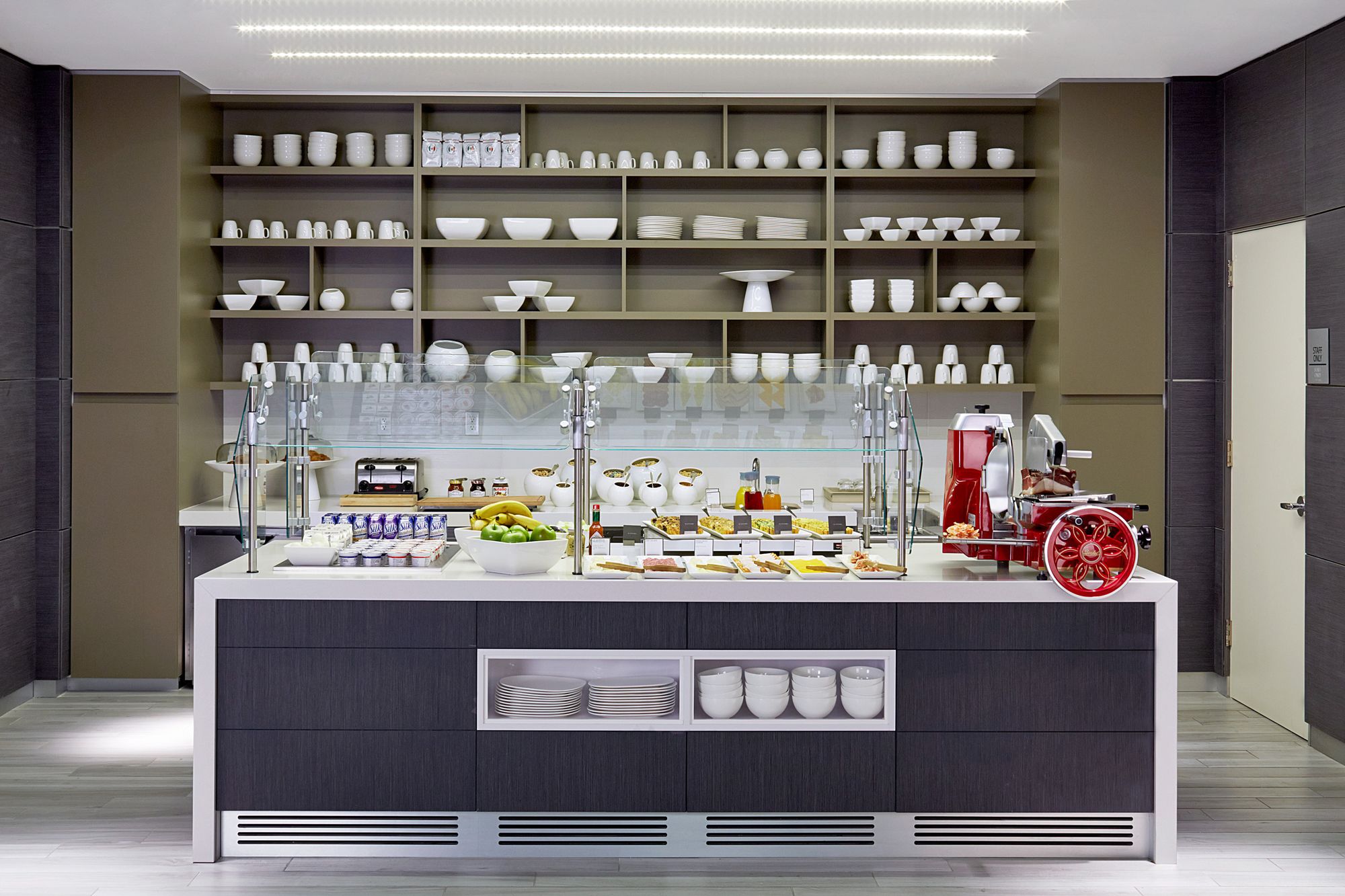 Фото Ac Hotel by Marriott Manchester City Centre