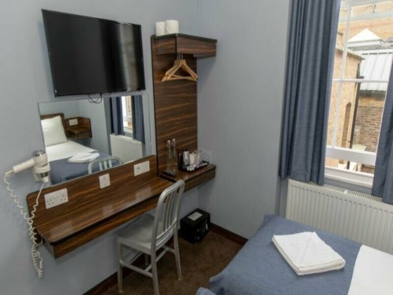 Фото The Angus Hotel