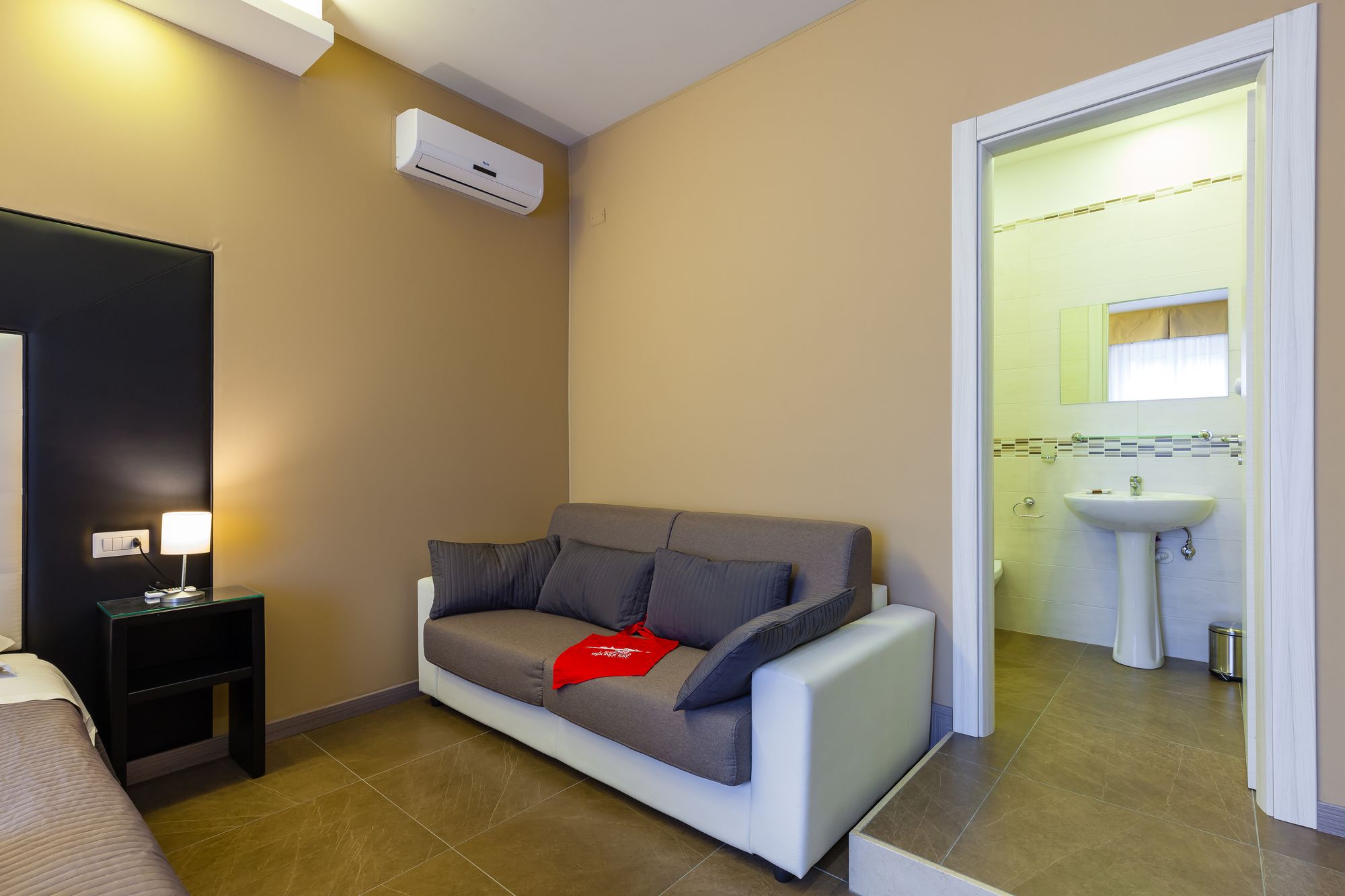 Фото Bh Napoli Railway