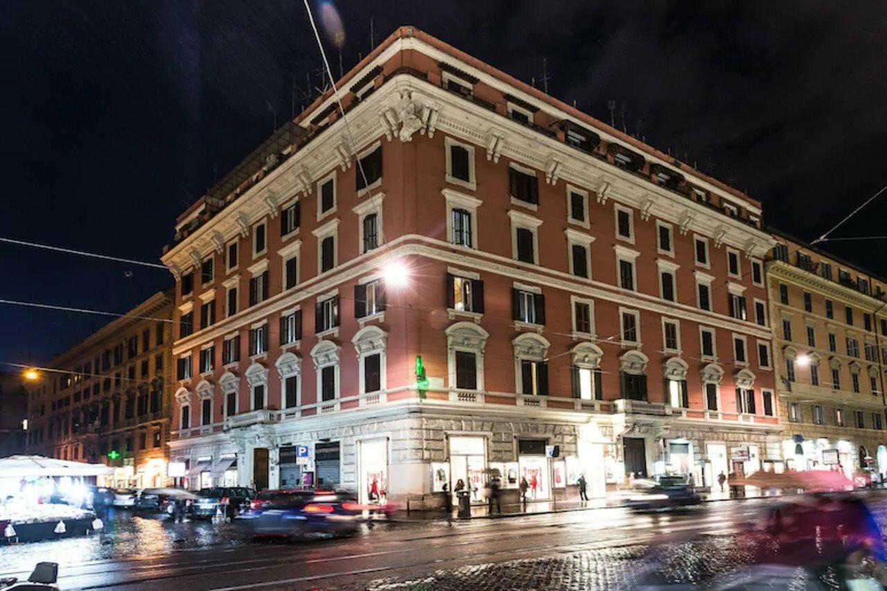 Фото отеля 1