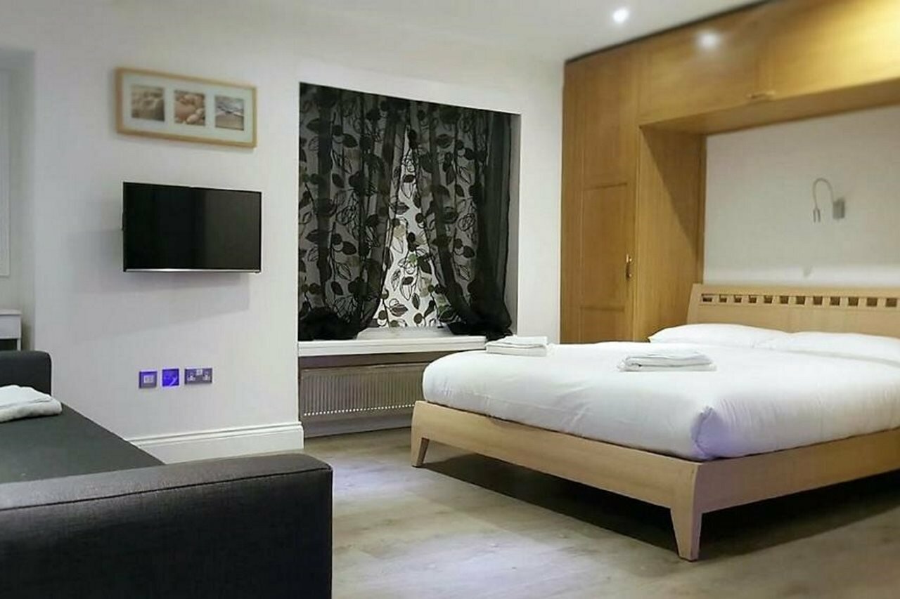 Фото Imperial Court Suites
