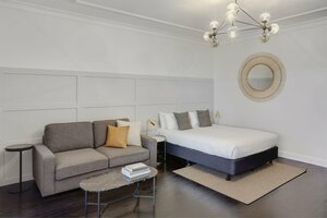 Гостиница Regents Court