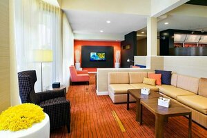Гостиница Courtyard by Marriott Fresno