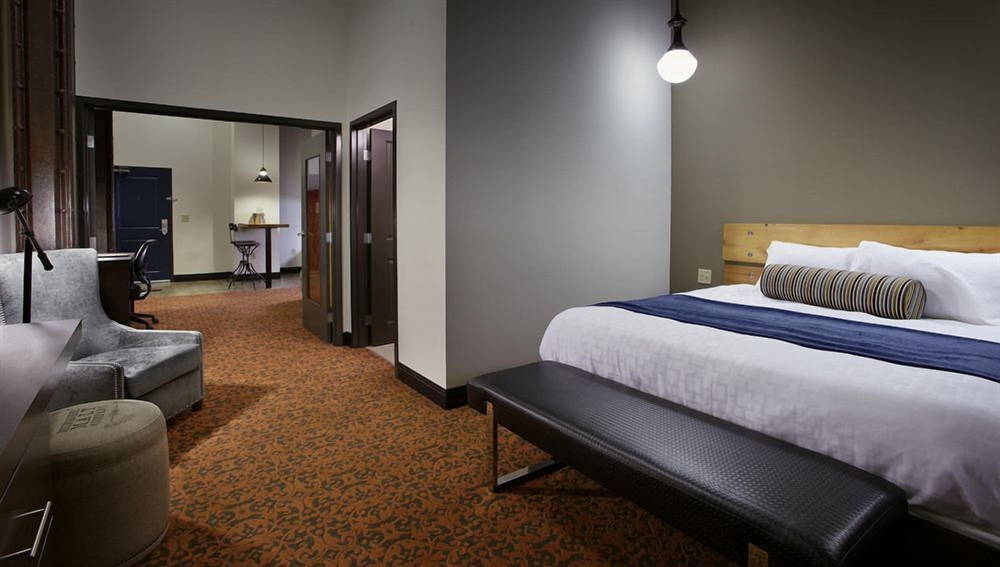 Фото The Brewhouse Inn & Suites