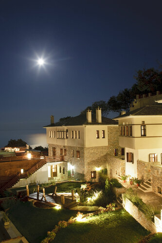 Гостиница 12 Months Luxury Resort