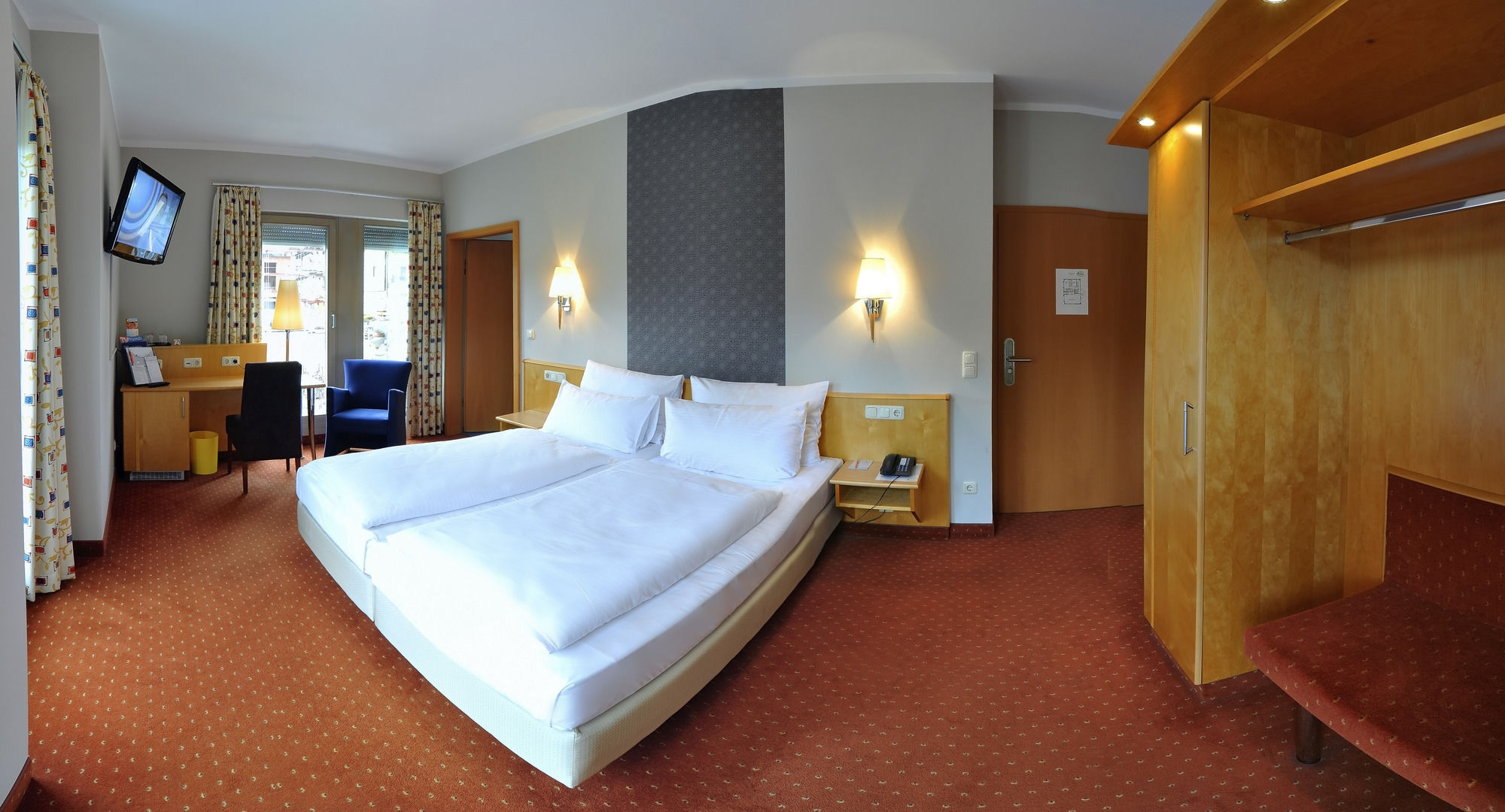 Фото Amalienburg Boutique & Boarding Hotel