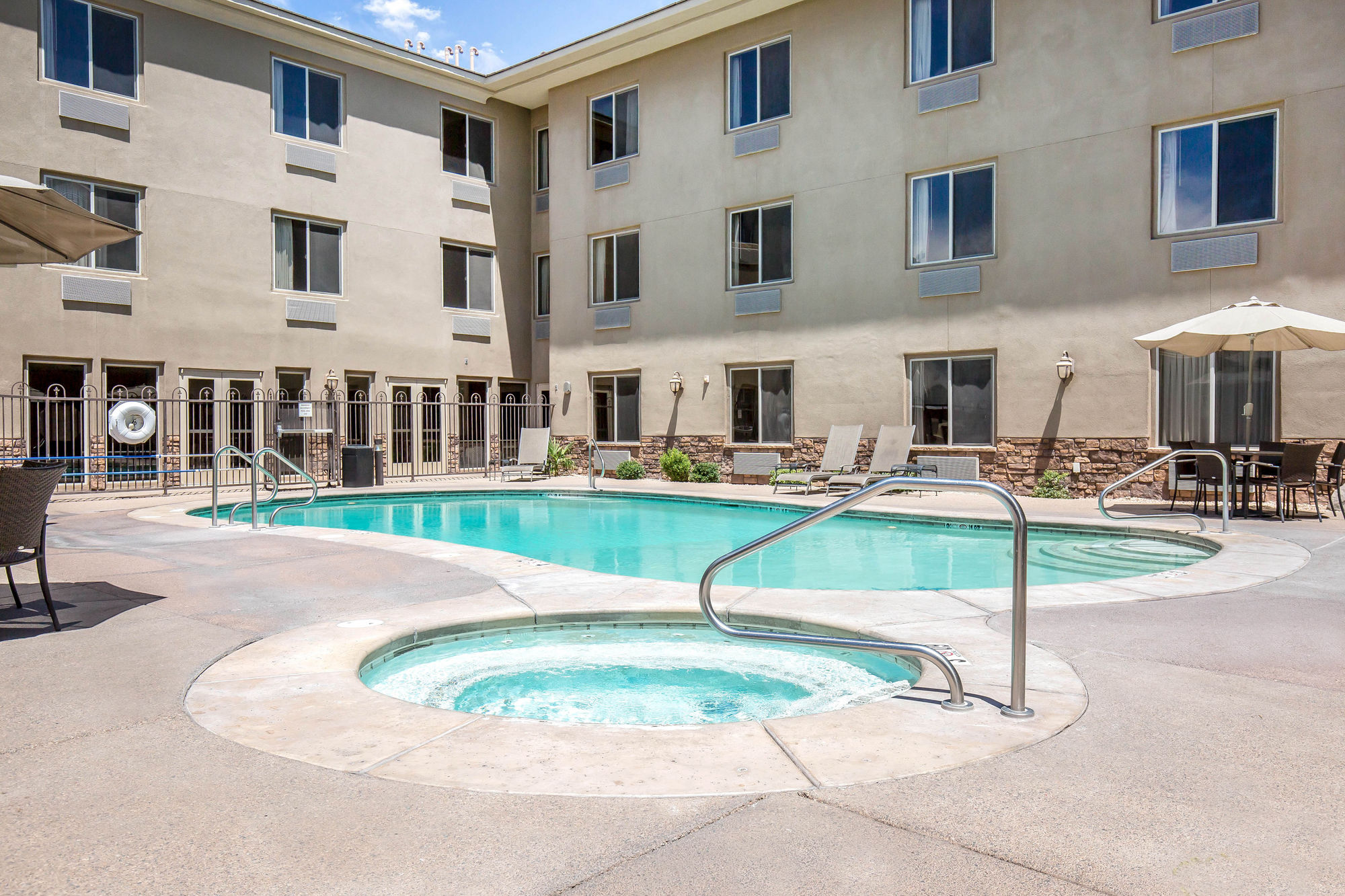 Фото Comfort Inn at Convention Center