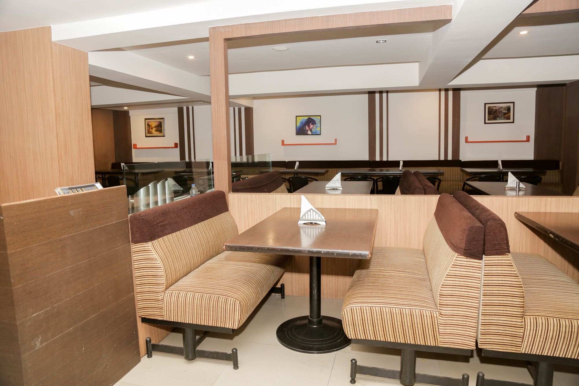 Фото Hotel Grand Bee