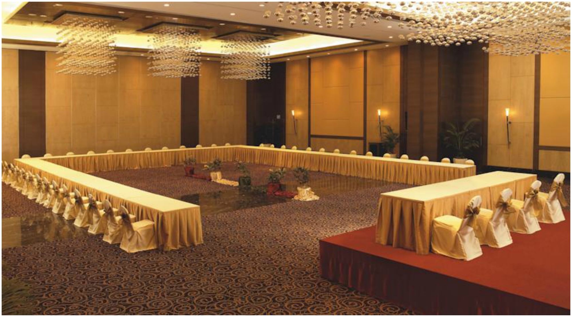 Фото The Retreat Hotel & Convention Centre