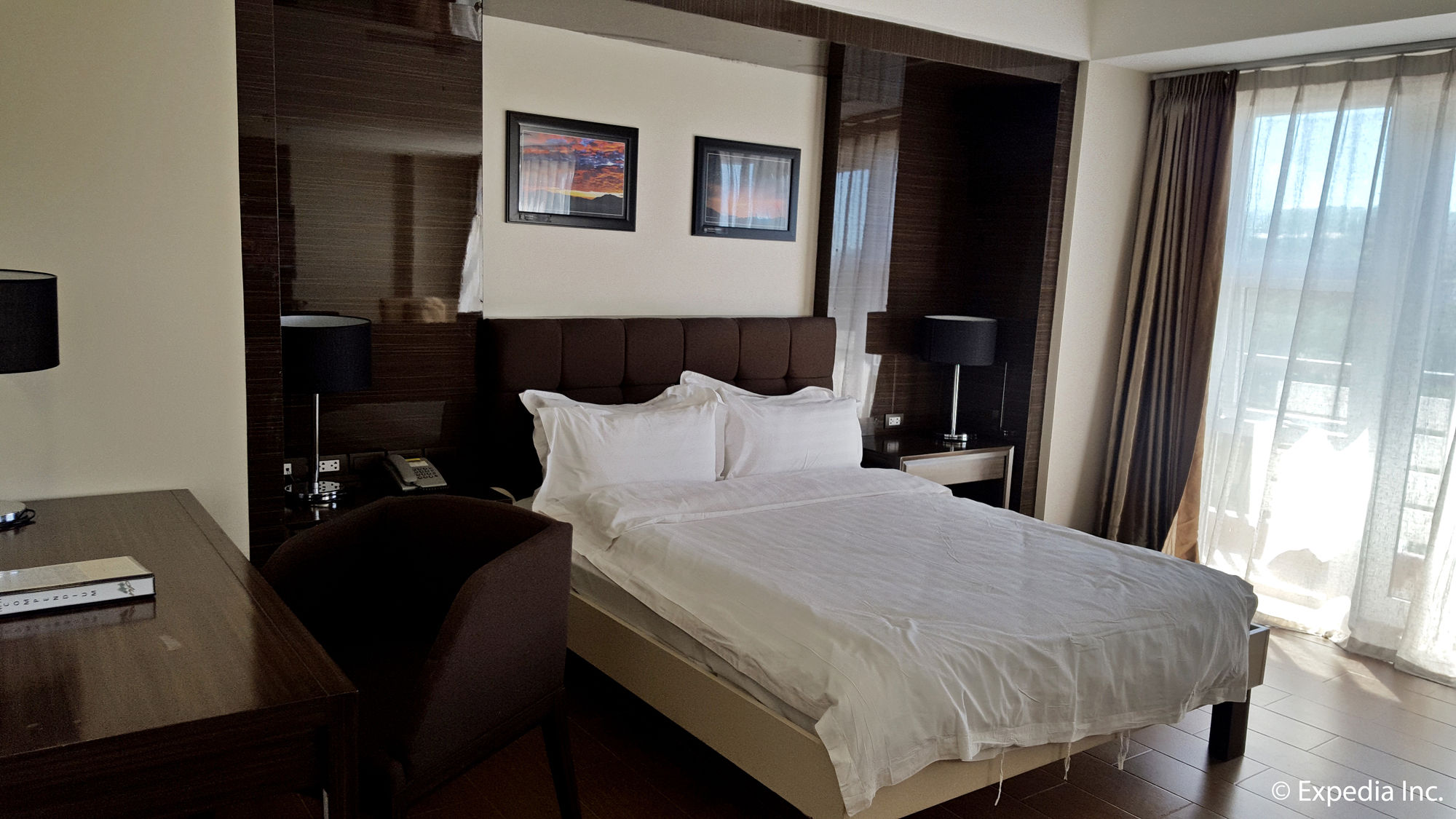 Фото Newtown Plaza Hotel