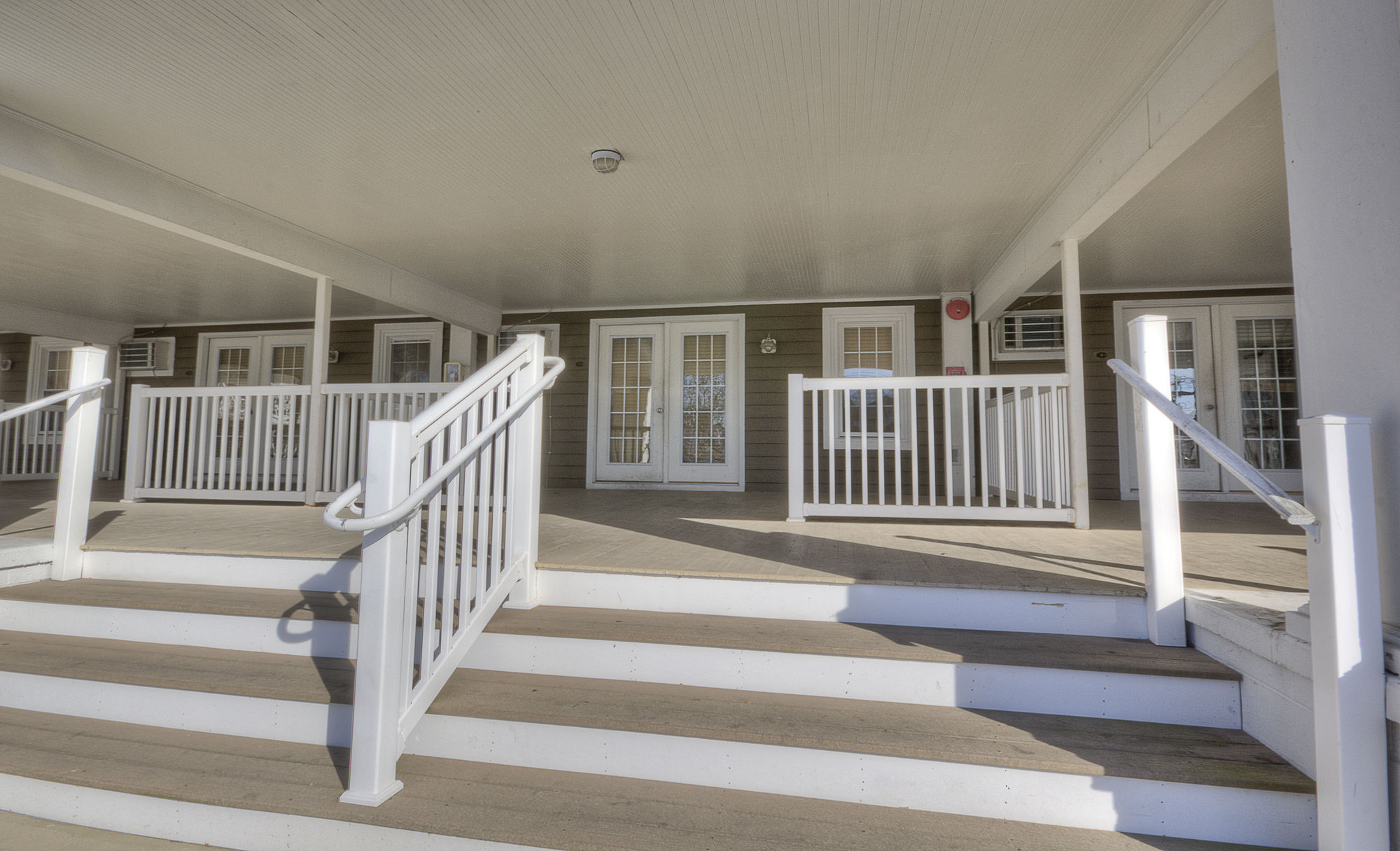 Фото Ambassador Inn