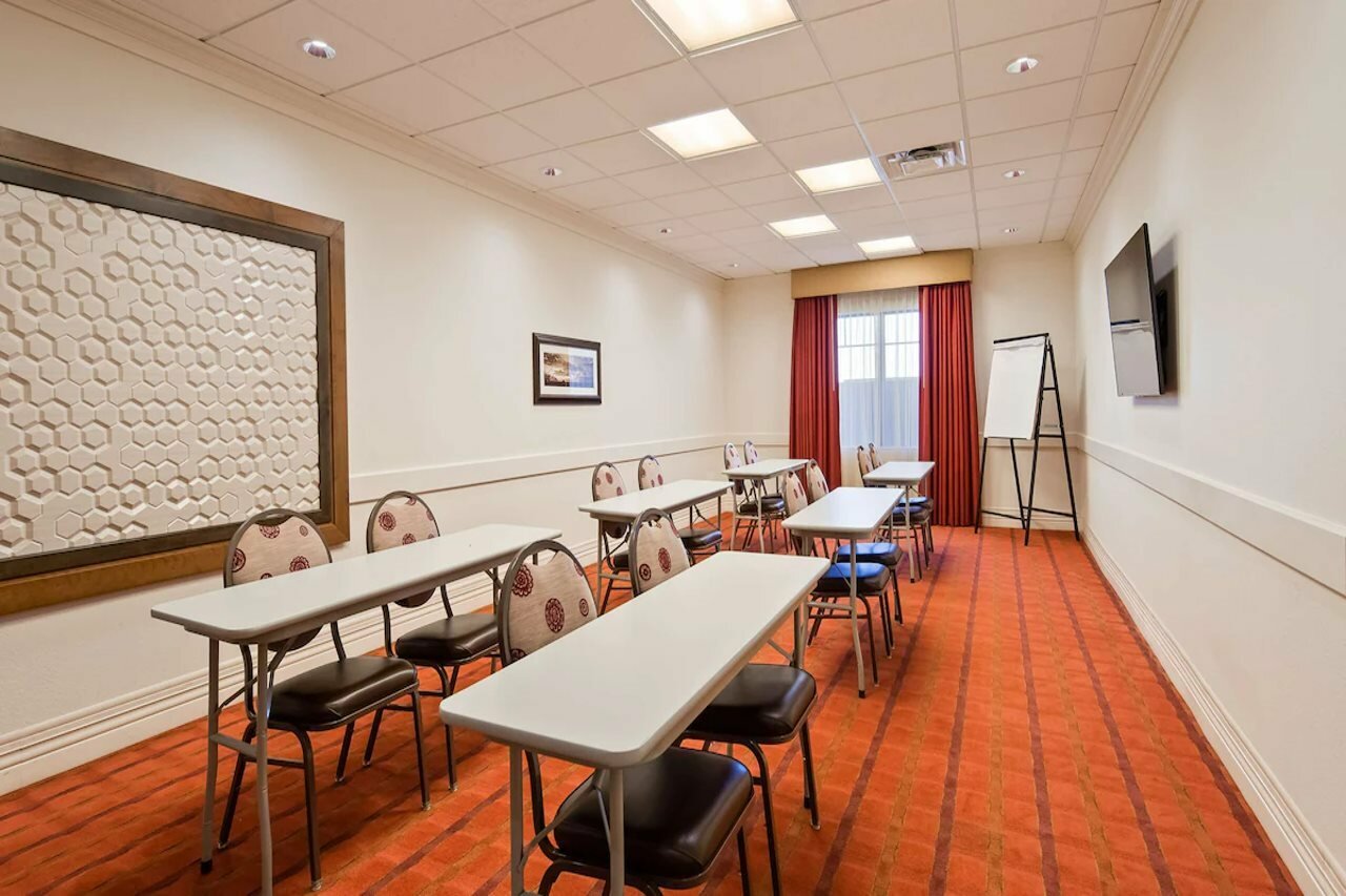 Фото Best Western Plus Hudson Hotel & Suites