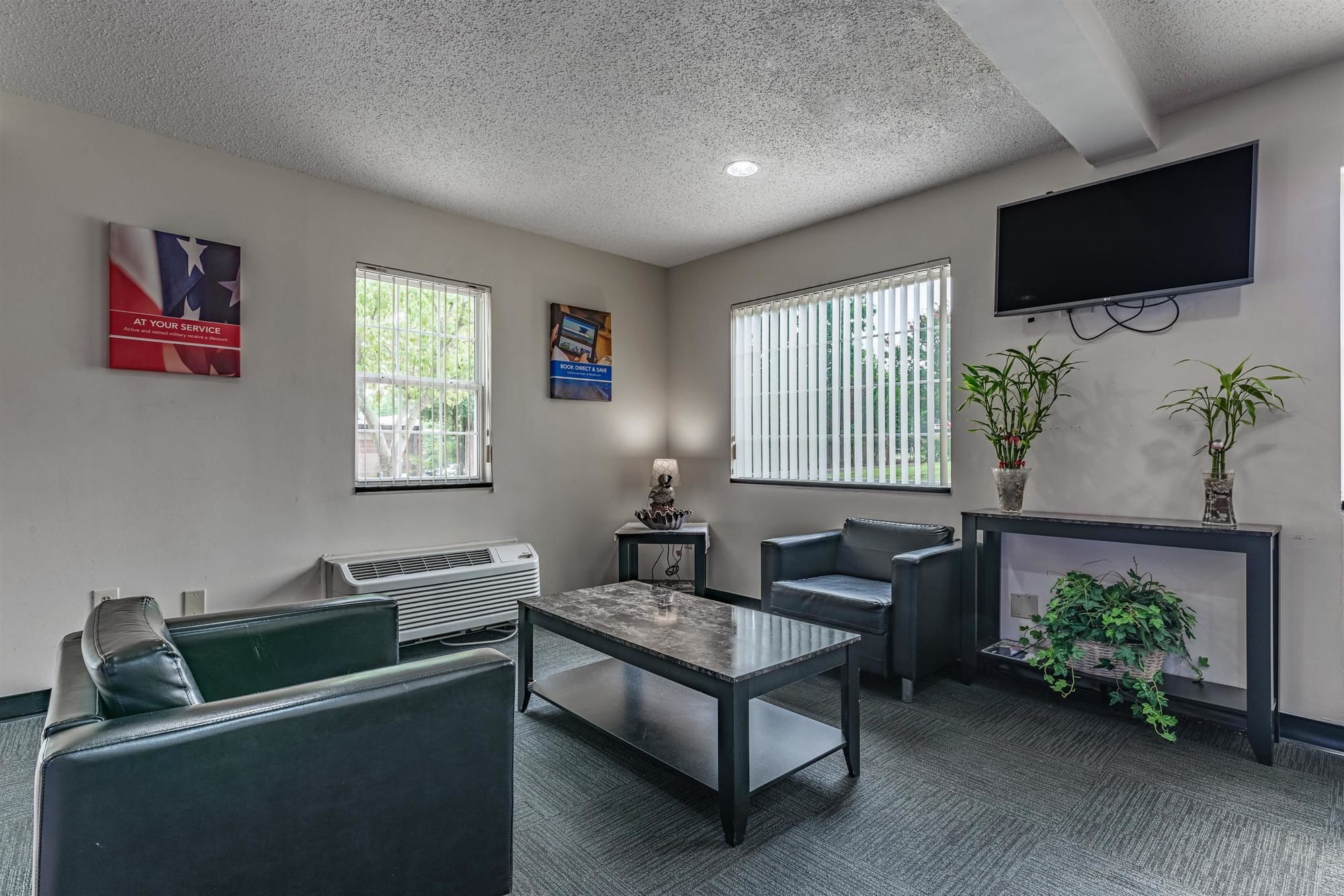 Фото Motel 6 Charlotte - University