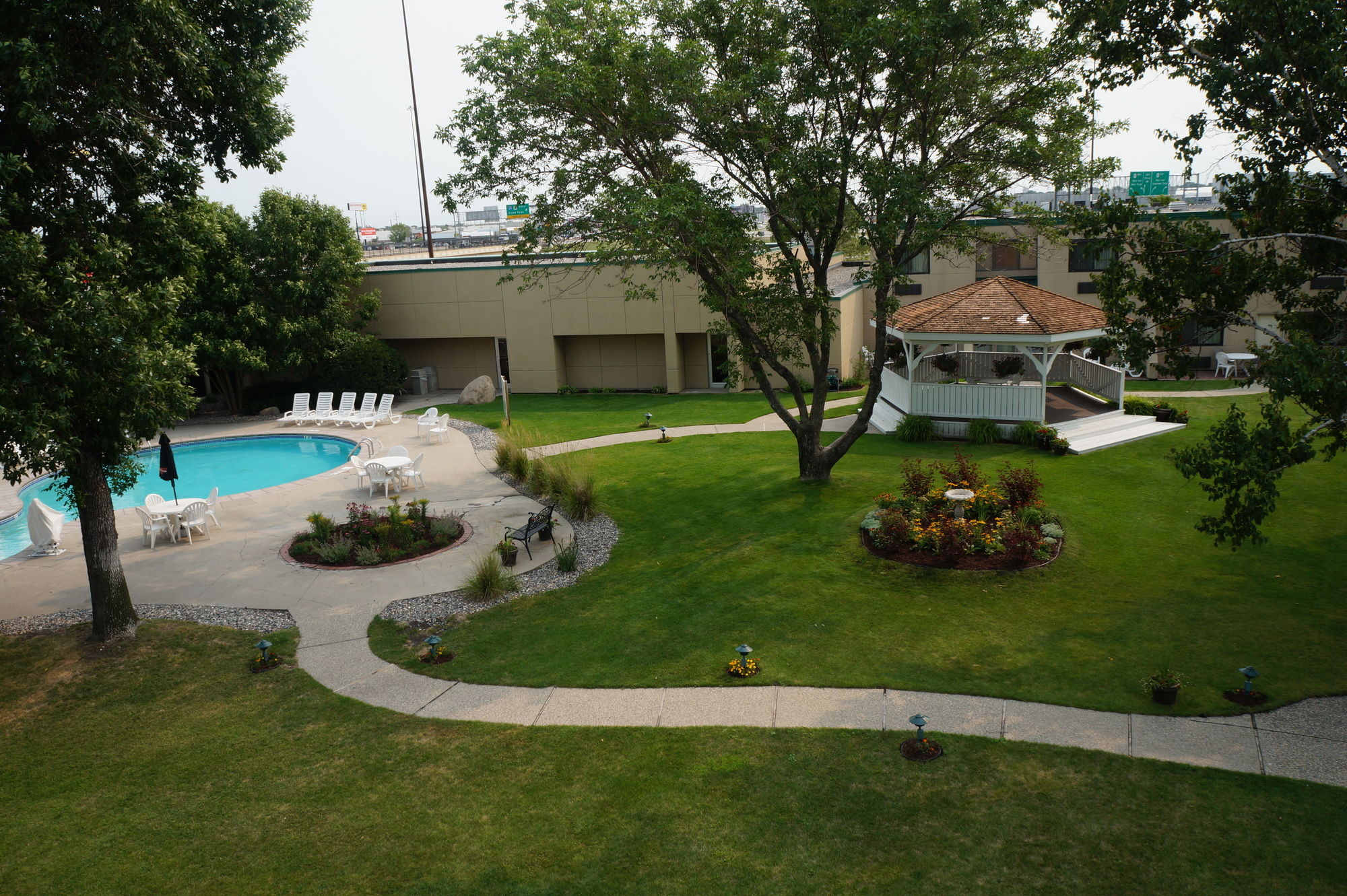 Фото Biltmore Hotel & Suites