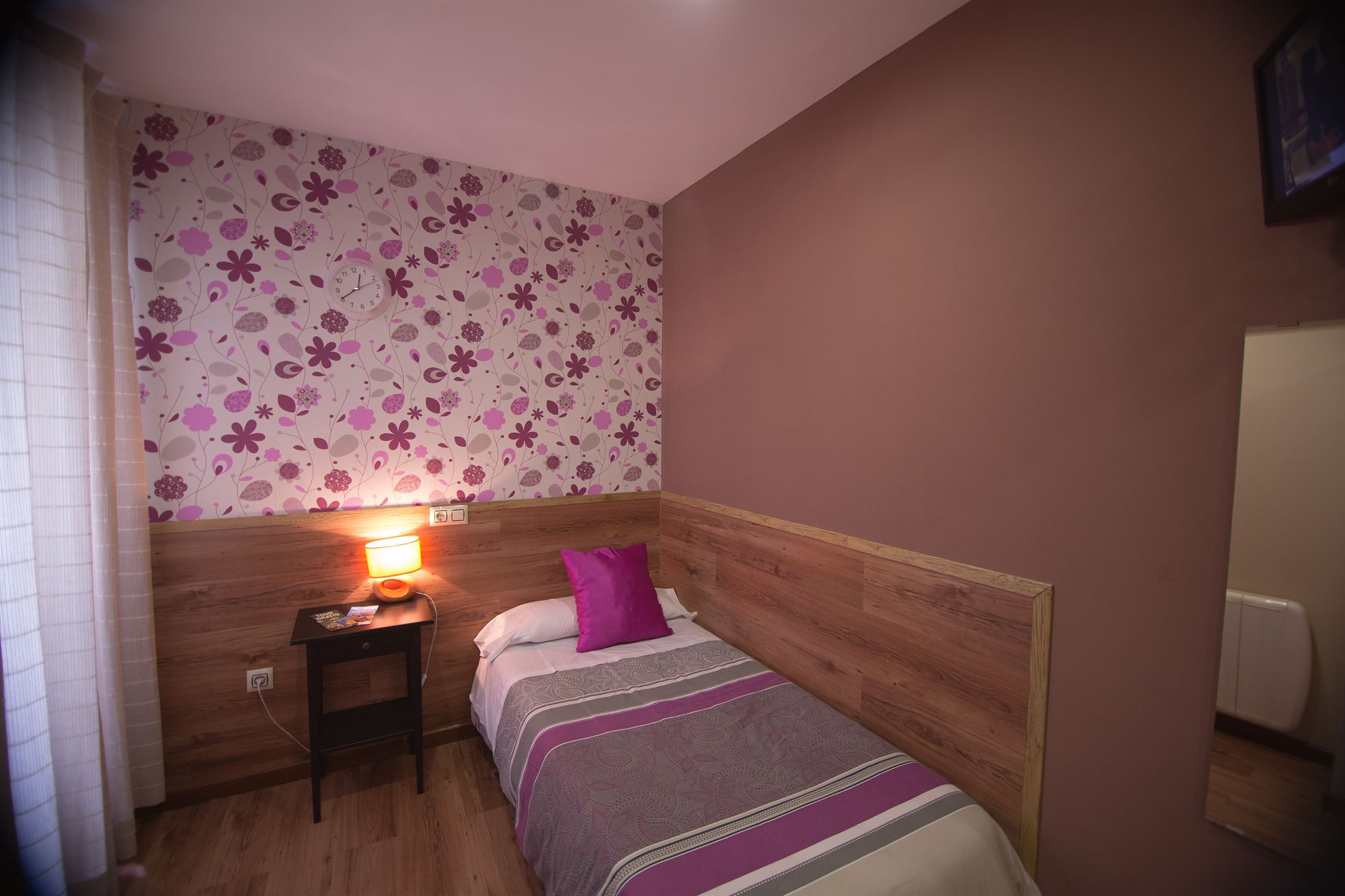 Фото Hostal Art Madrid