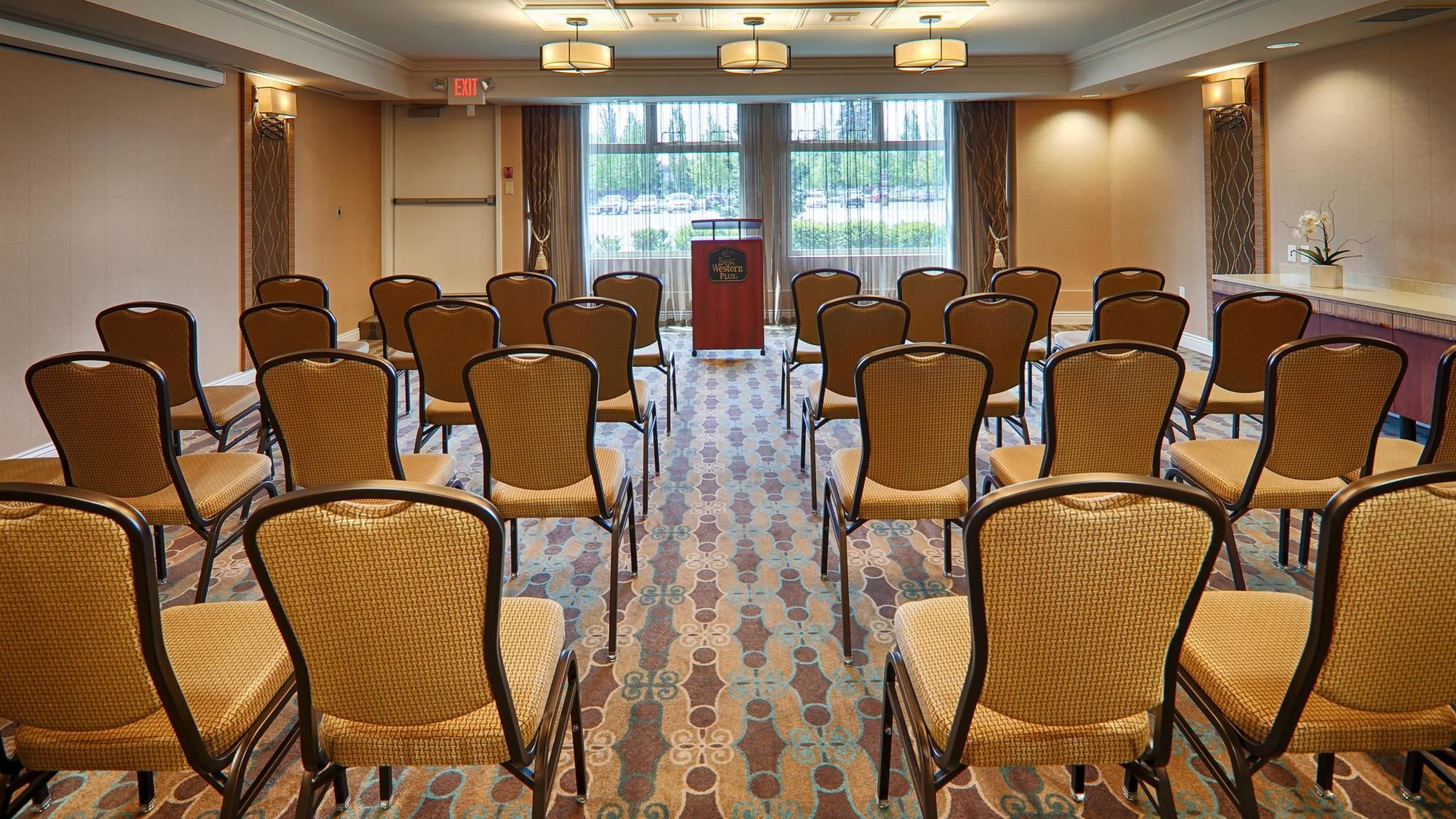 Фото Best Western Plus Langley Inn