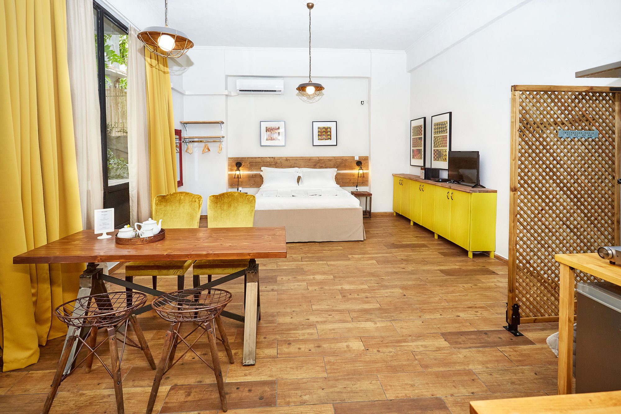 Фото Aris Athens Suites