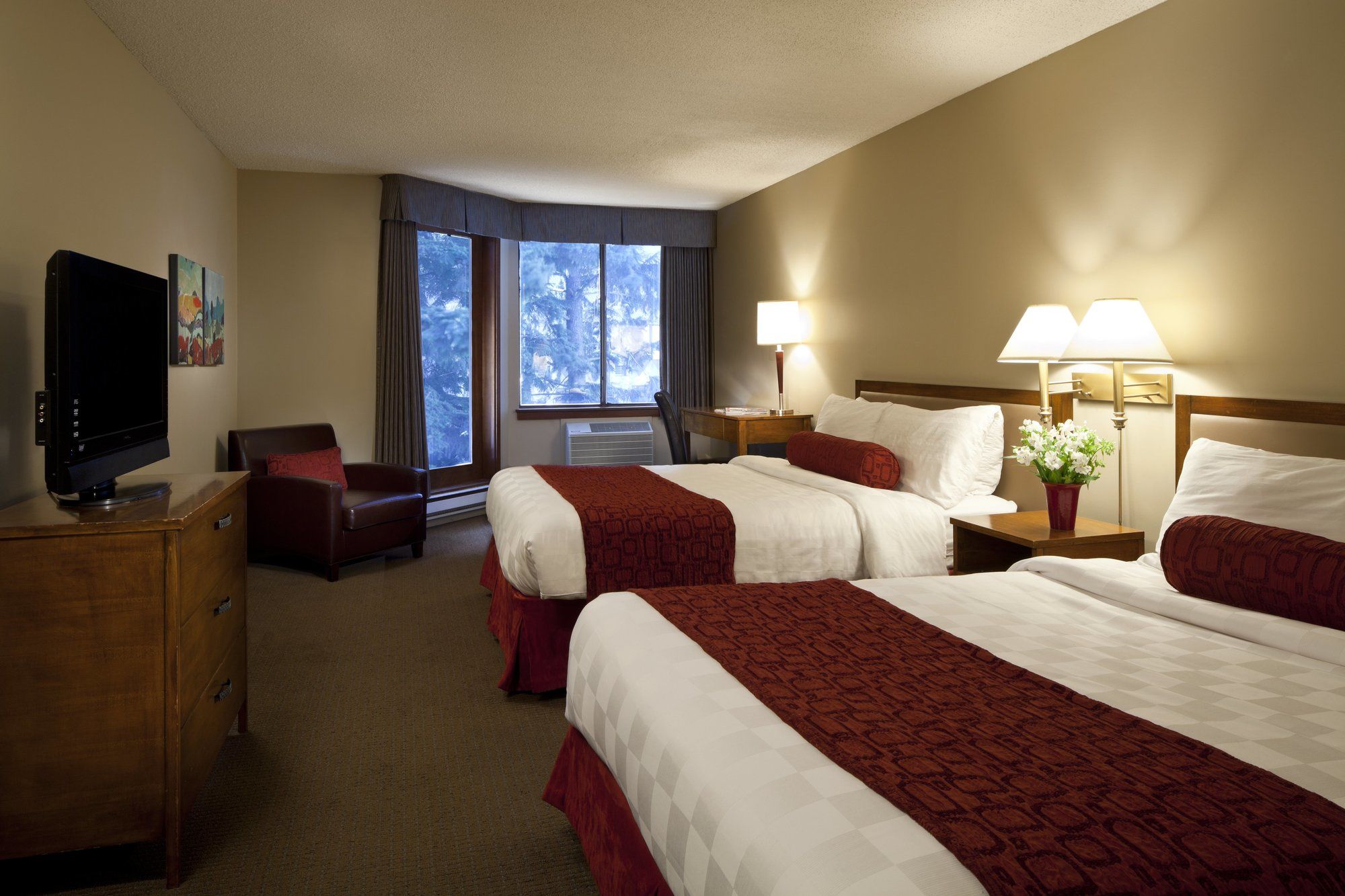 Фото Whistler Village Inn And Suites