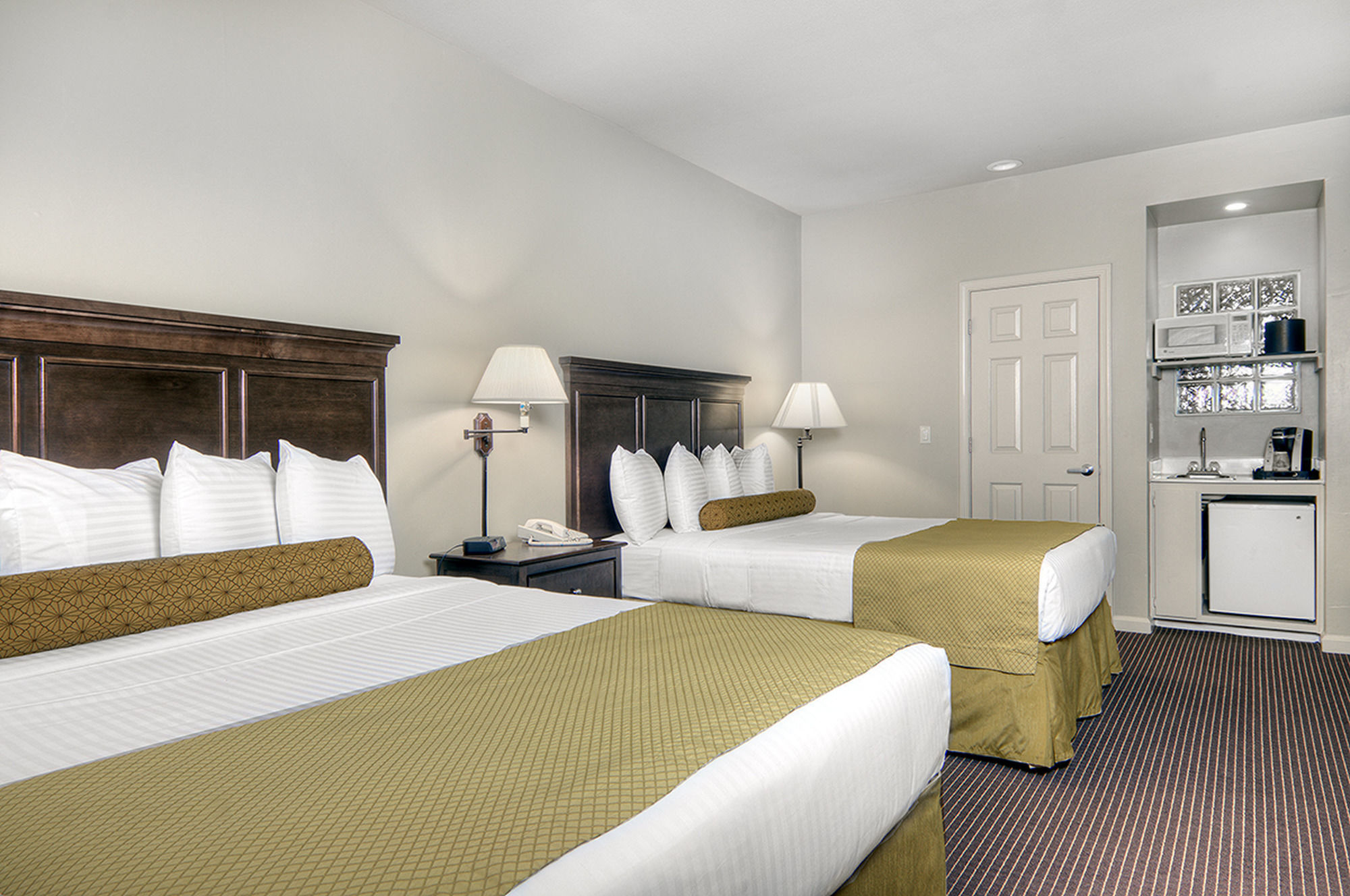 Фото University Park Inn & Suites