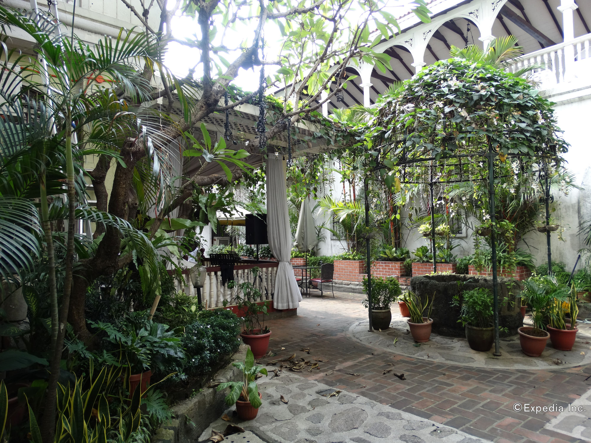 Фото White Knight Hotel Intramuros