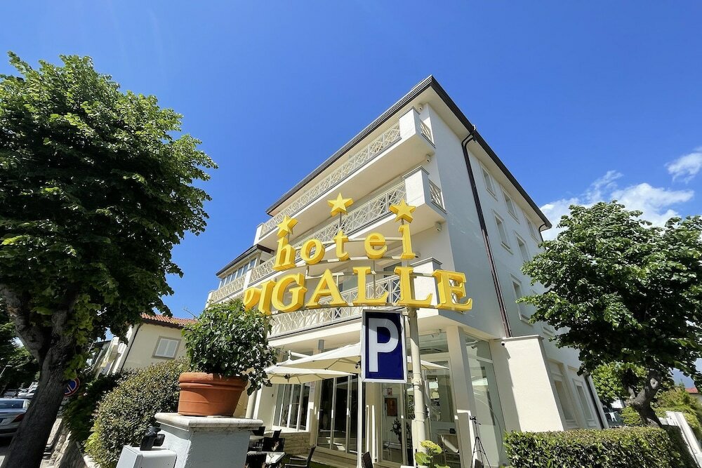 Фото Hotel Pigalle