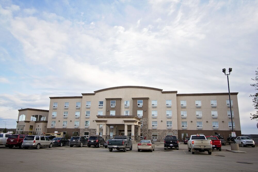 Фото Service Plus Inns & Suites Drayton Valley