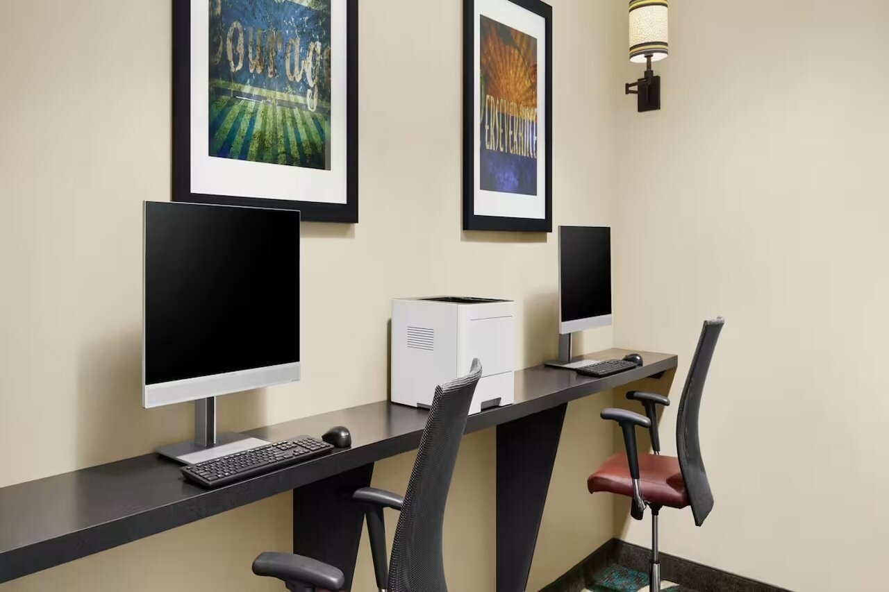 Фото Hampton Inn & Suites Cathedral City