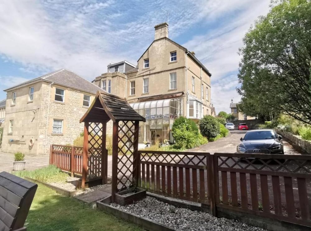 Фото отеля 1