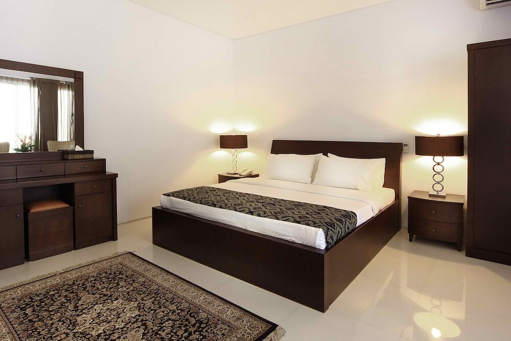 Фото The Radiant Hotel