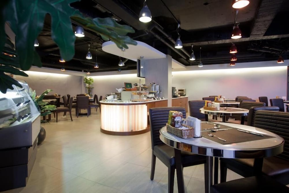 Фото Deja Vu Hotel