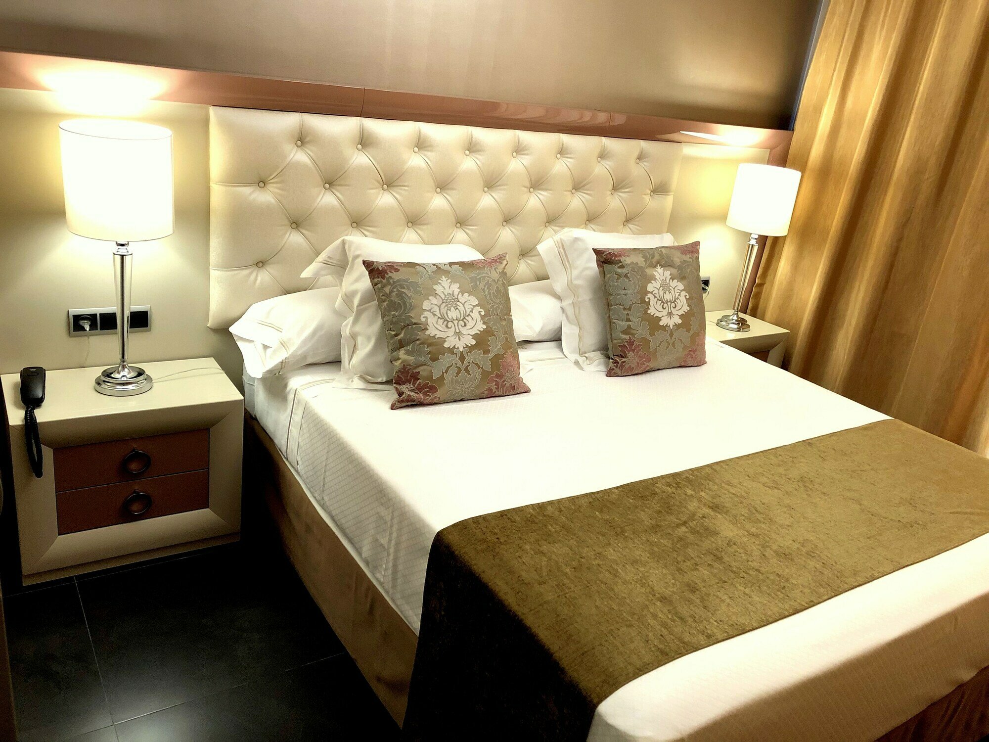 Фото Artplatinum Suites & Apartments