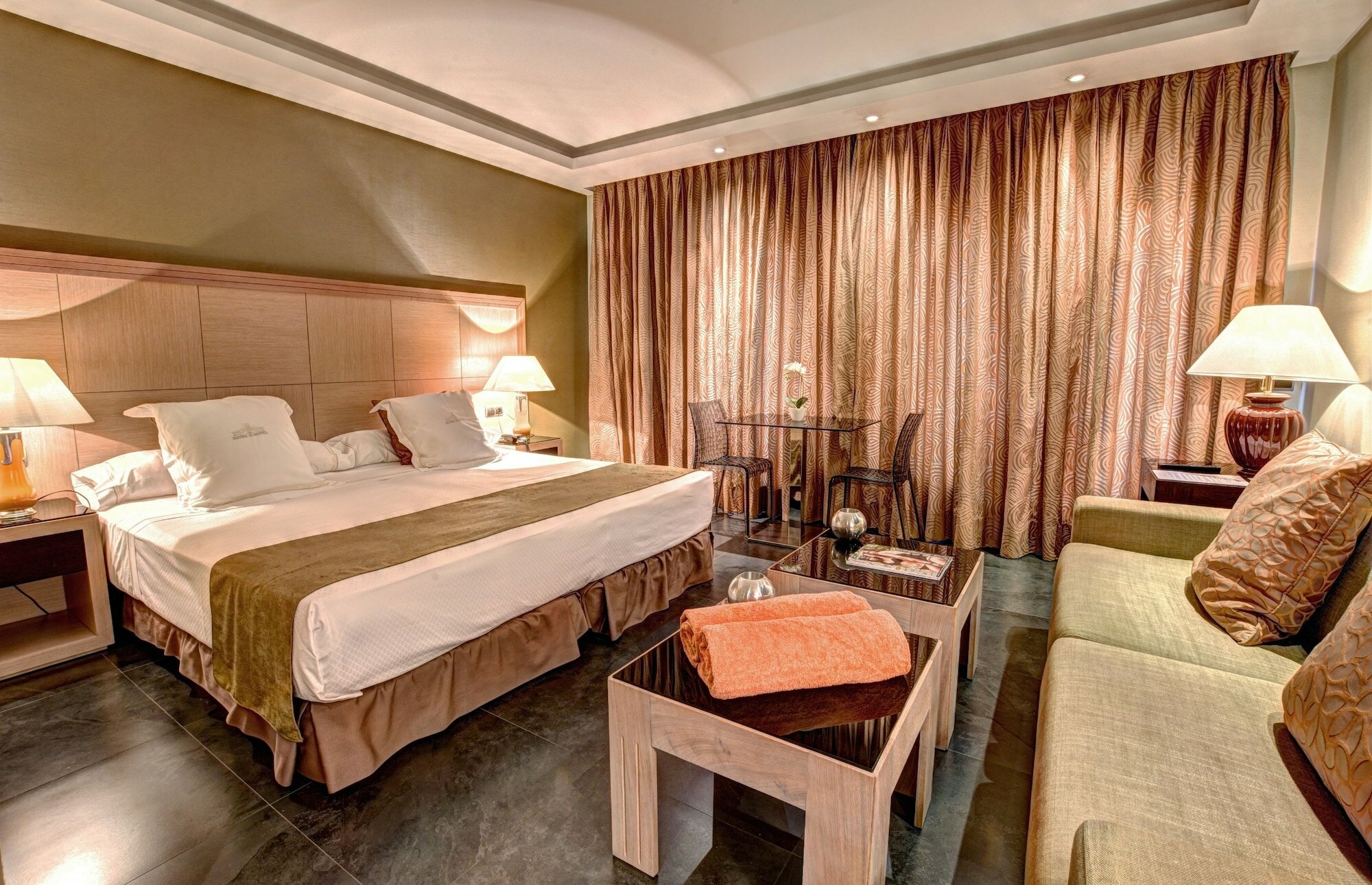 Фото Artplatinum Suites & Apartments